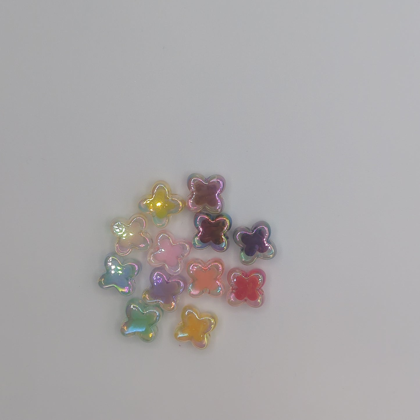 Iridescent Radiant Clover Acrylic Beads - 10pcs