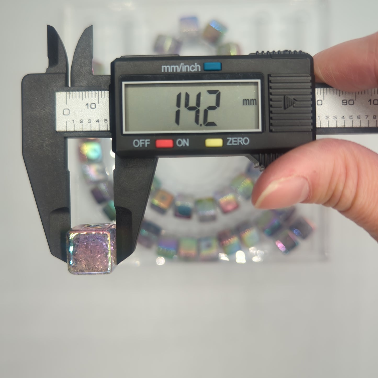 Cracked Iridescent Radiant Acrylic Cube Beads - 10pcs