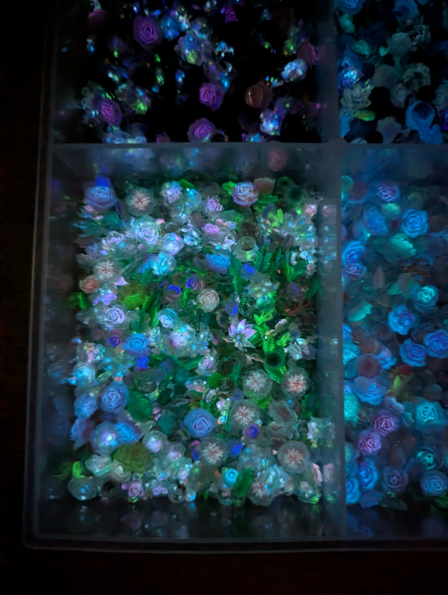 Spring Resin Flower mix -glow in the dark