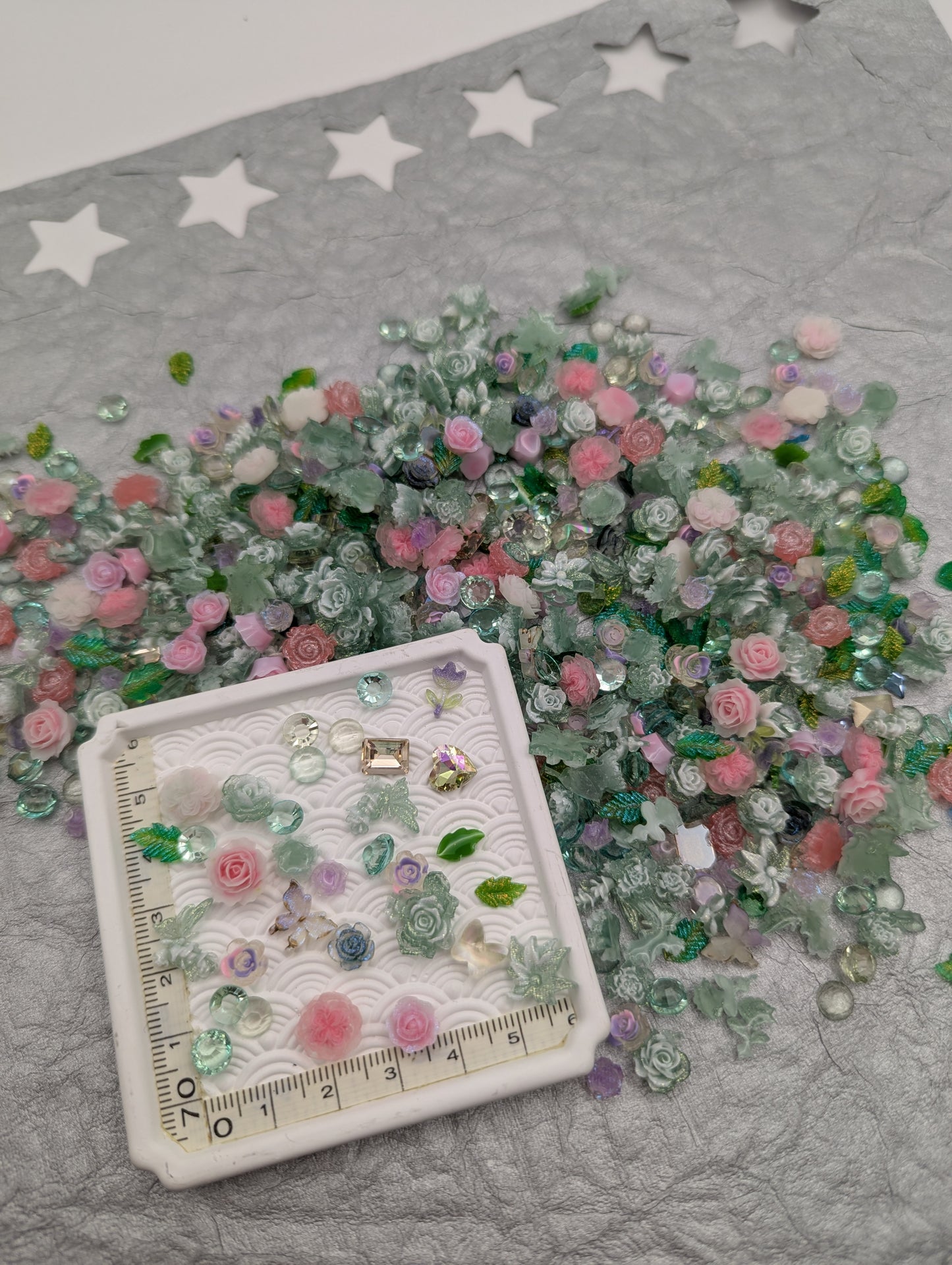 Spring Resin Flower mix -glow in the dark