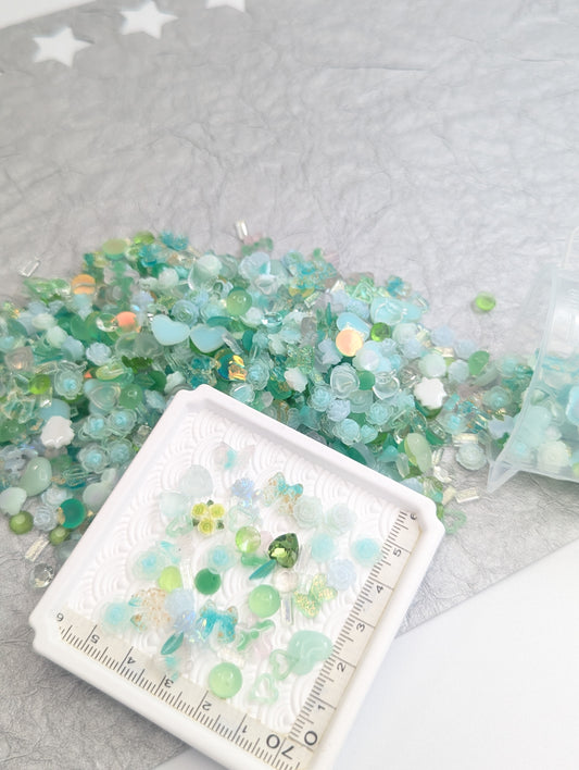Evergreen Essence Resin Art Mix ~ 200 Pieces